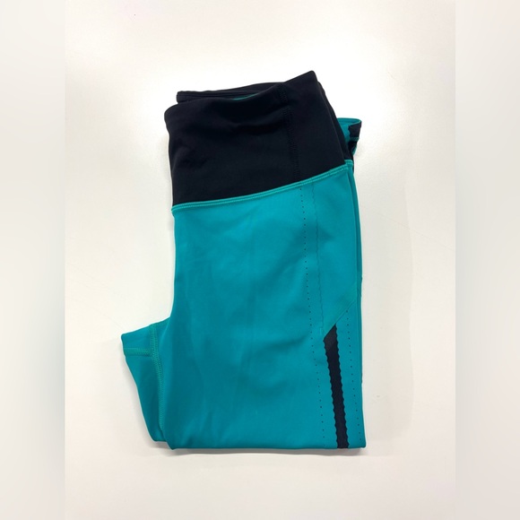 Lululemon Smooth Stride Crop Capri Legging 17” Viridian Green/Black Turquoise - Picture 6 of 11